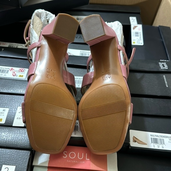 Naturalizer Womens Trinity Leather Square Toe Heels (WIDE) - Picture 3 of 7